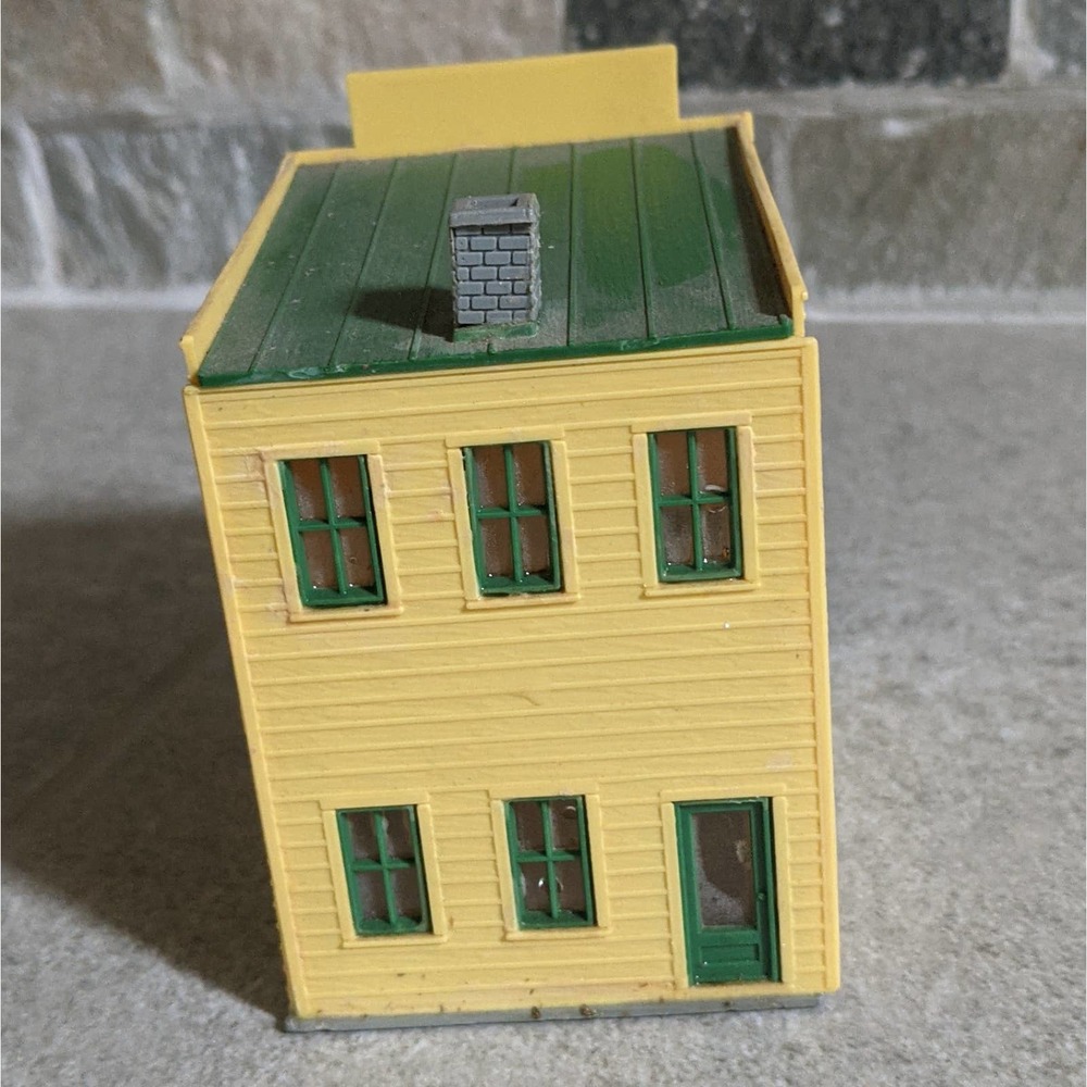 HO Scale Train Building General Store - Picture 2 of 5